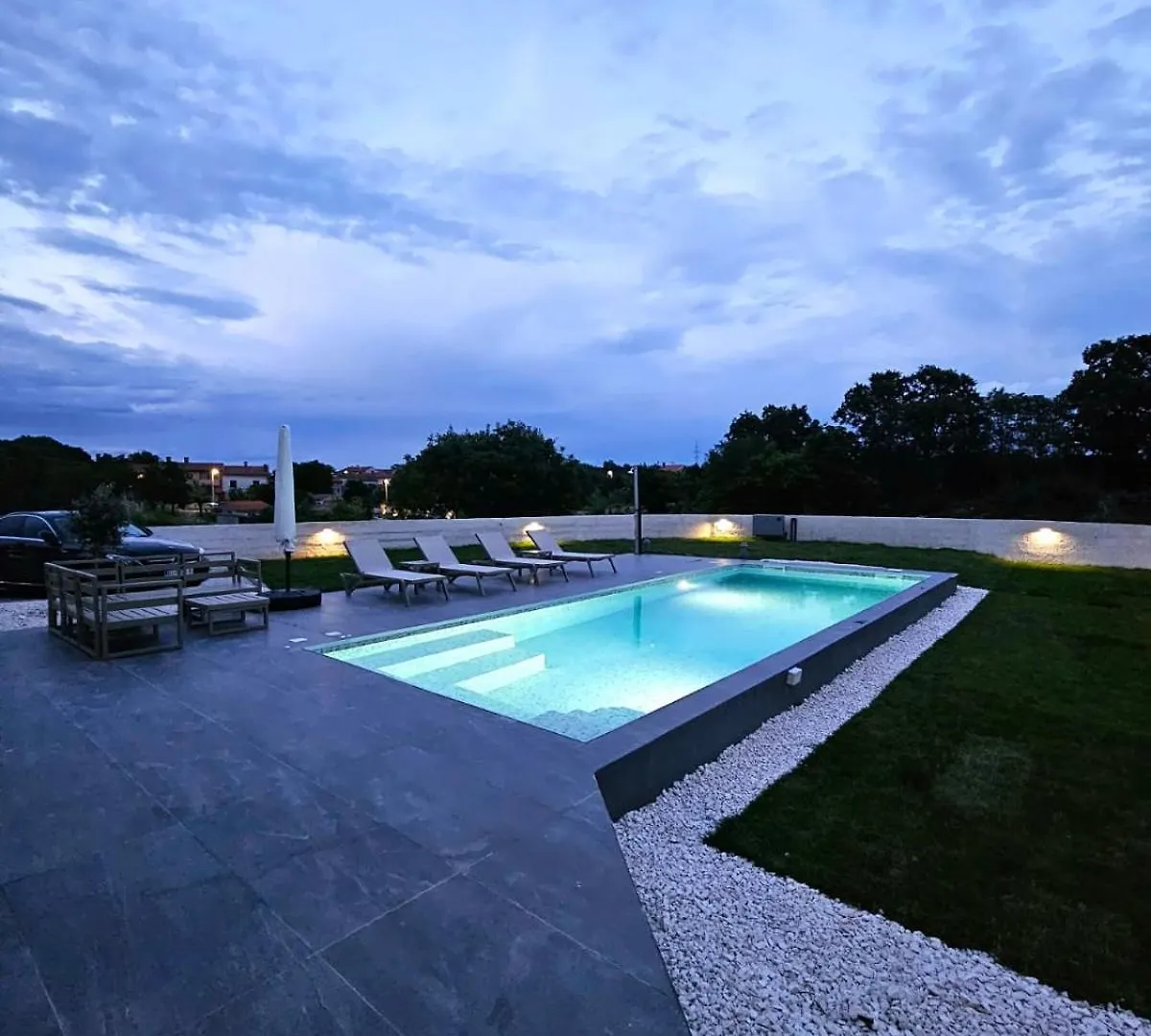Luxury Villa Kiara With Private Heated Pool And Jacuzzi- 15Min From Sea Orbanići